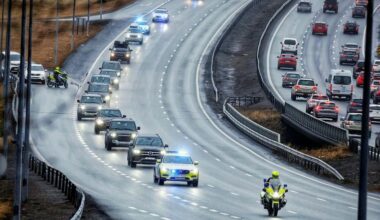 Zelensky's convoy on its way to Thingvellir