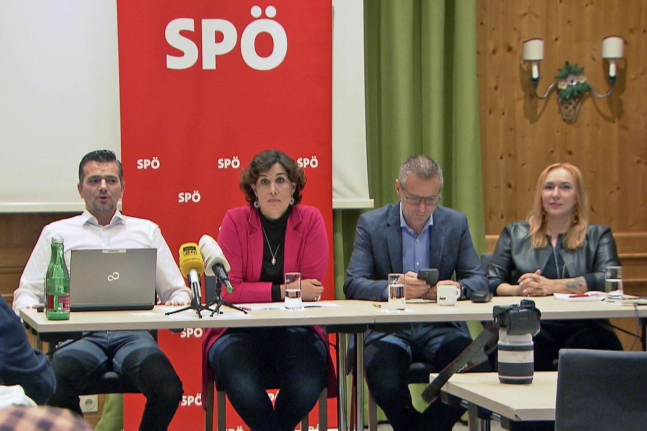 Salzburger SPÖ-Spitze bei Pressekonferenz: Landesgeschäftsführer Gerald Forcher, Bettina Brandauer, Peter Eder und Barbara Thöny (v.l.n.r.)