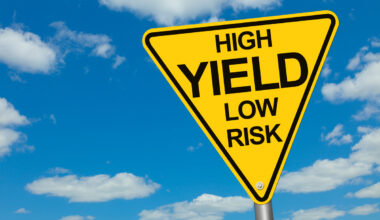 2 High-Yield Energy Stocks to Buy Hand Over Fist and 1 to Avoid