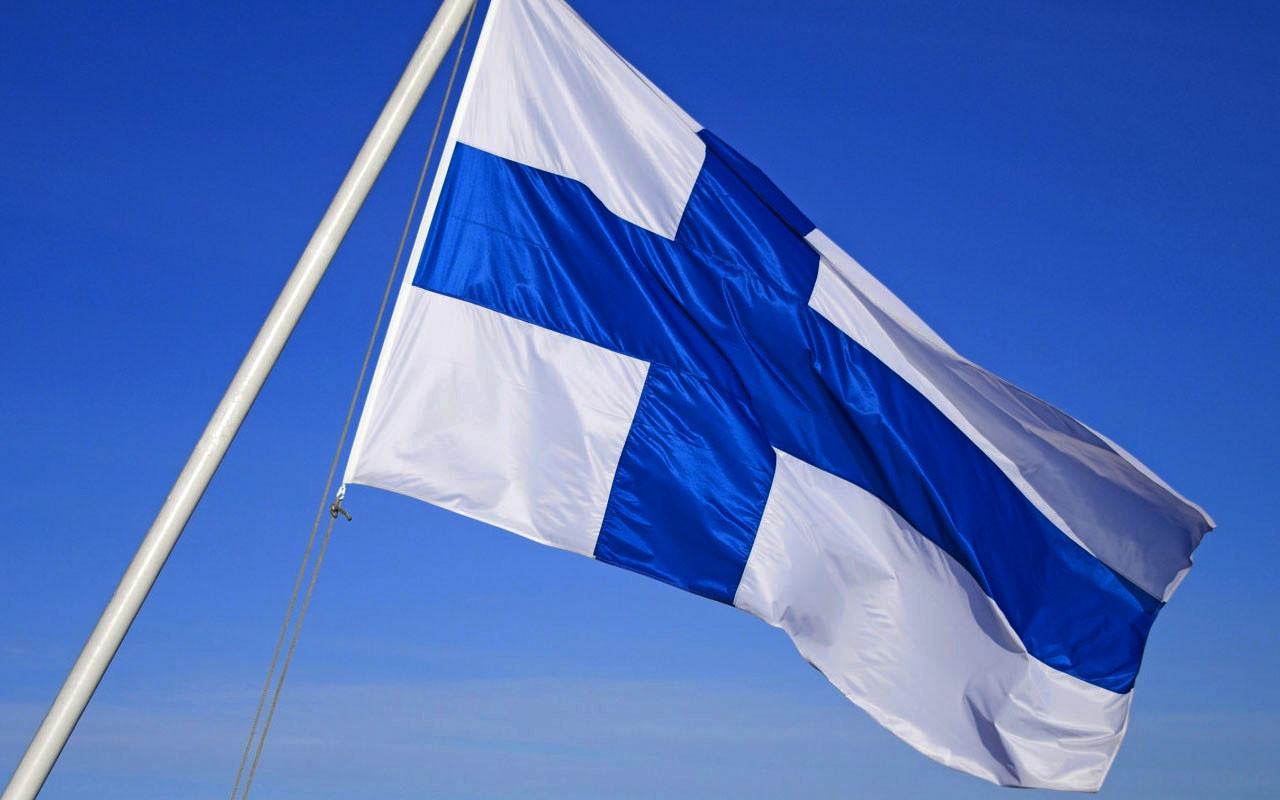 Finland erects section of fence on eastern border with Russia