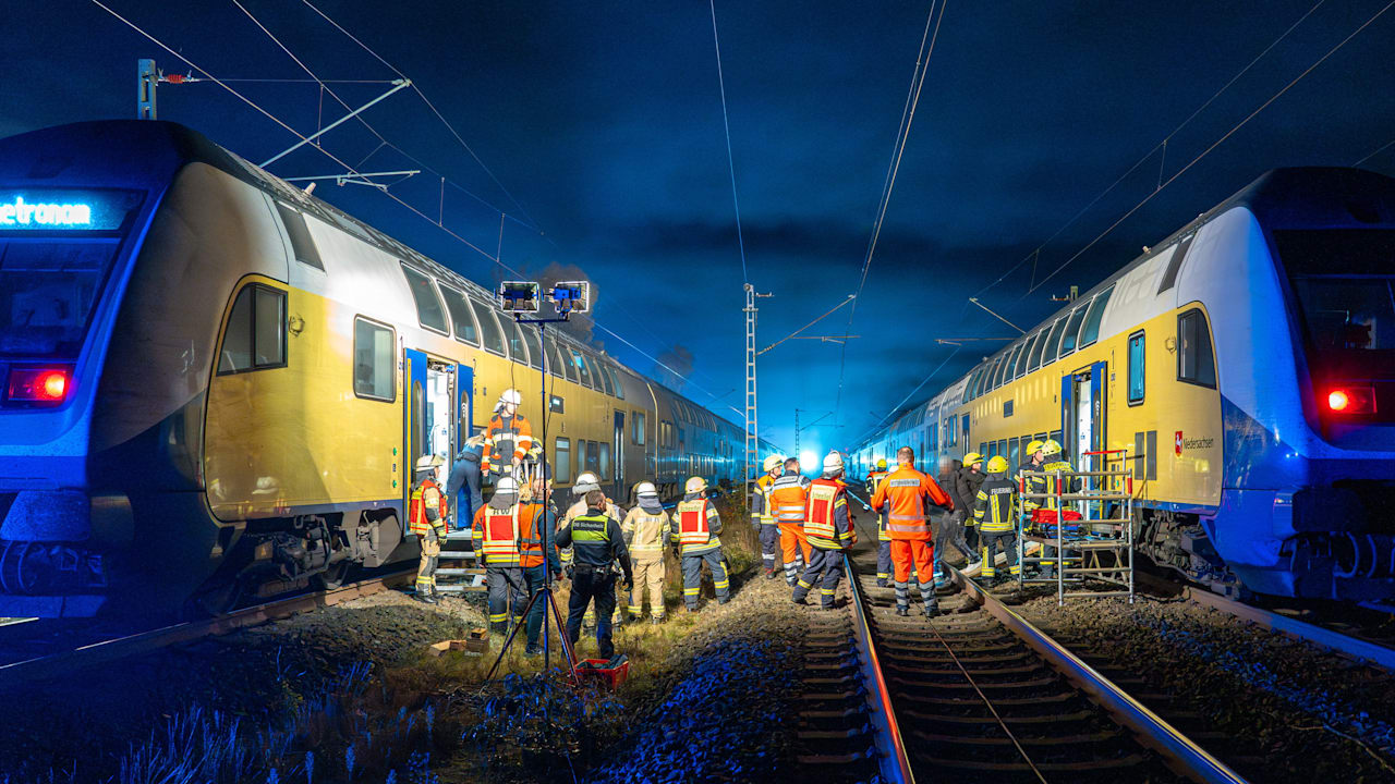 Zug mit 760 Reisenden evakuiert: Sperrung zwischen Hamburg und Bremen | Regional