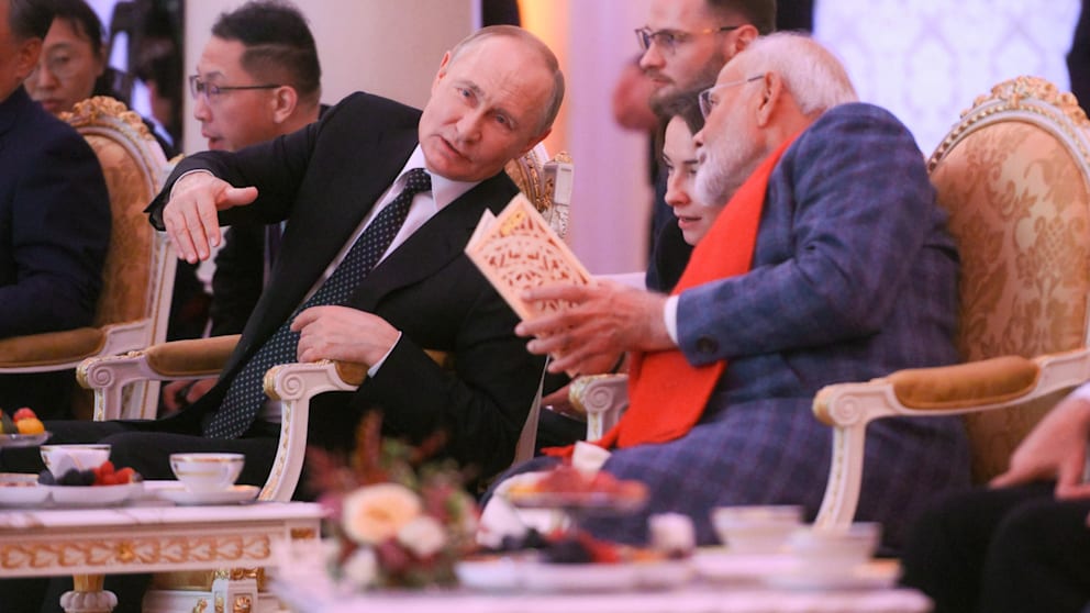 Putin und Modi beim BRICS-Treffen in Kasan (Russland)