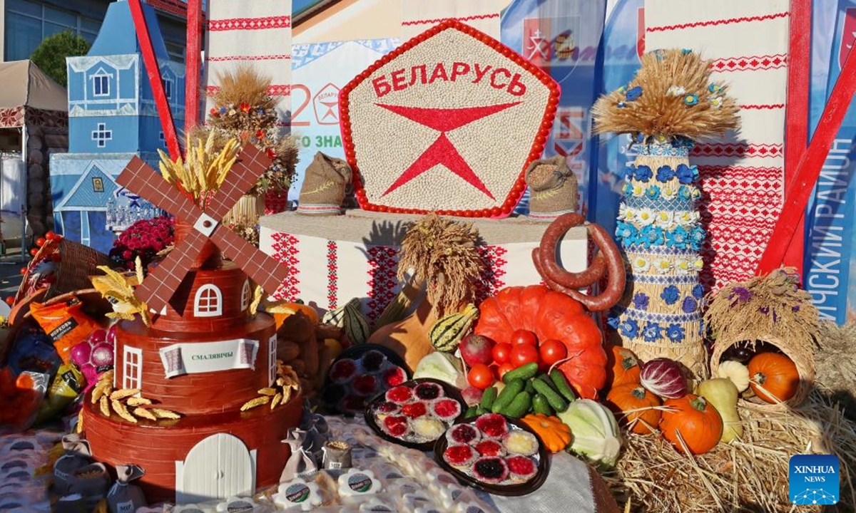 This photo taken on Oct. 19, 2024 shows agricultural products at a harvest festival in Volozhin, Belarus. (Photo: Xinhua)