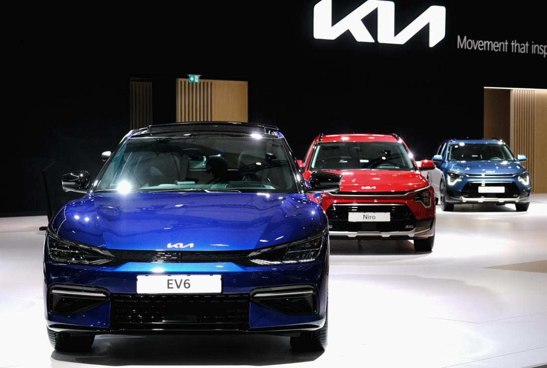 Kia-Elektroautos auf einer Automesse: Der koreanische Hersteller möchte in Europa Stromer für 25.000 Euro anbieten