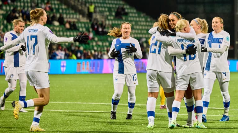 Finland firar mål i Nations League 2023.