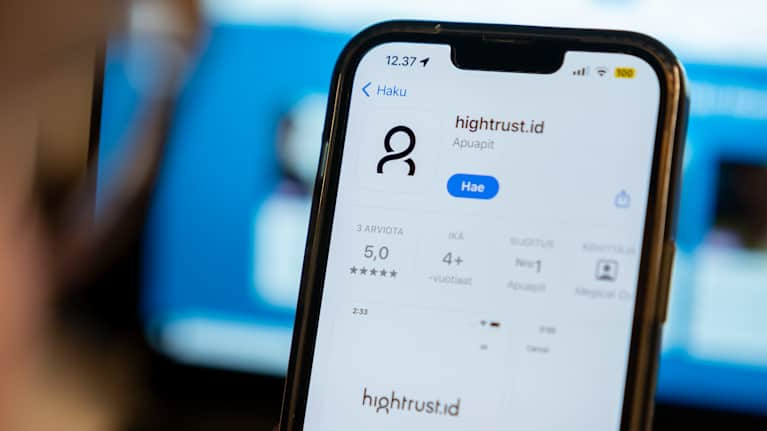 Hightrust.id applikaatio puhelimen näytöllä.