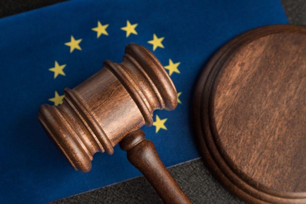 The European Union General Court has upheld EU sanctions that prohibit providing legal advice to the Russian government and Russian entities. The court rejected the arguments put forth by the bar associations that filed the lawsuit