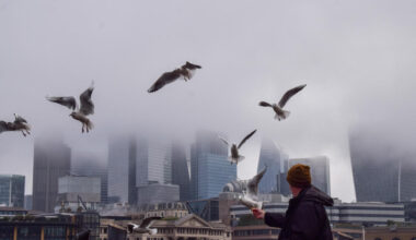 European stocks fall as UK consumer confidence weakens ahead of budget