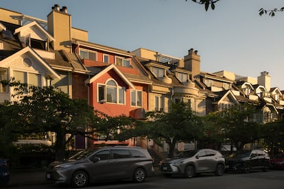 Typical homes of the neighborhood.