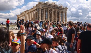 The overcrowded Greek island so packed it 'feels like a theme park' | World | News