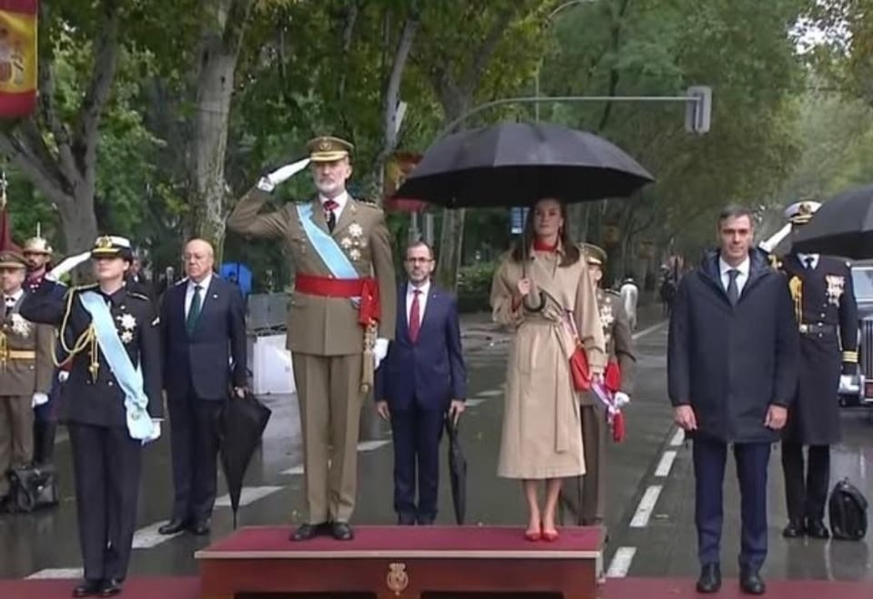 King Felipe and Queen Letizia , accompanied by Princess Leonor, preside over the October 12 parade for The Spain’s National Day.