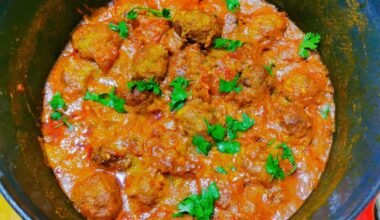 Pakistani lamb curry meatballs and extra buttery (ghee) garlic naan mi