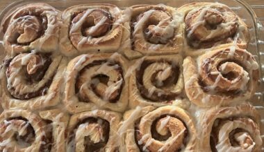 Apple Cinnamon Rolls for Crisp Autumn Evenings