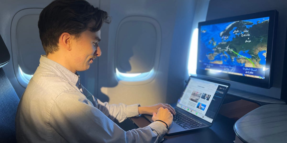 What It's Like to Use Elon Musk's Starlink WiFi on Board a Flight