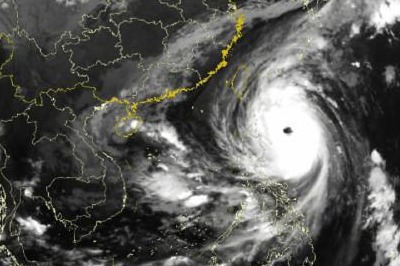 Taiwan issues warning as Typhoon Kong-rey nears