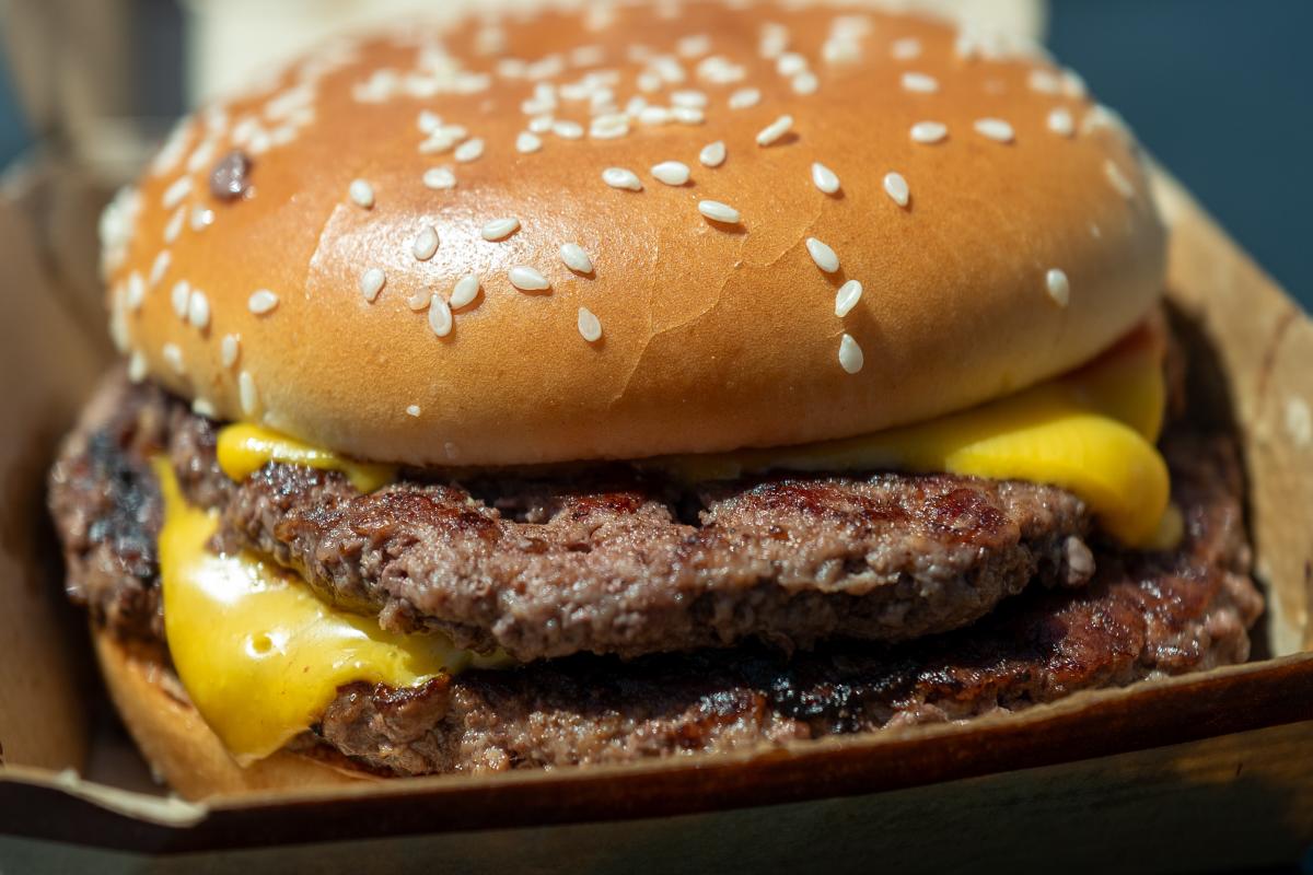 McDonald's stock sinks after CDC reports E. coli outbreak linked to quarter pounder