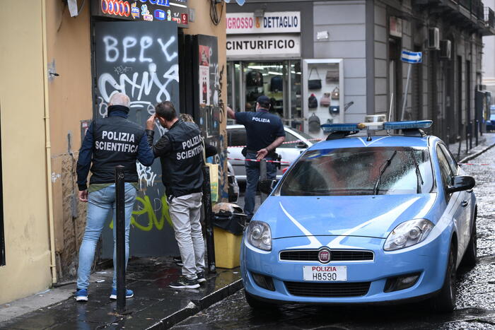 Quindicenne ucciso a colpi di pistola a Napoli - Notizie