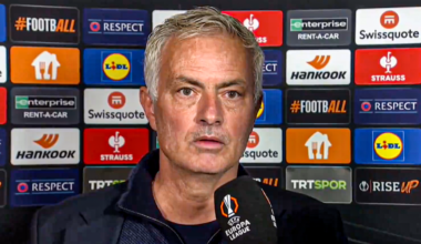 "Hij vertelde me iets ongelooflijks": José Mourinho trapt na naar ref die hem rood gaf in nu al legendarisch interview