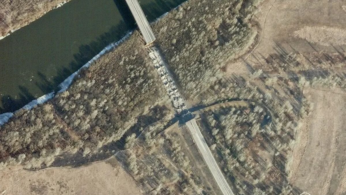 Pourquoi les images satellite sont-elles utiles pour enquêter sur les crimes de guerre en Ukraine ?