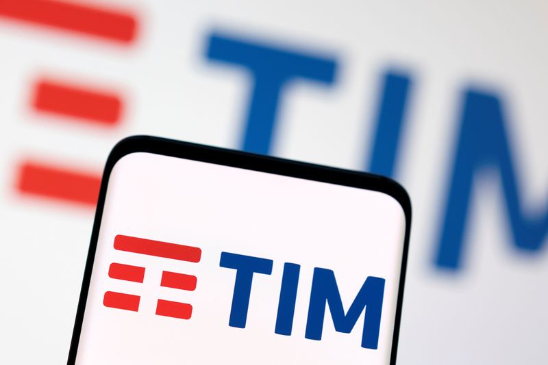 Italy police search Telecom Italia manager's office in private corruption case