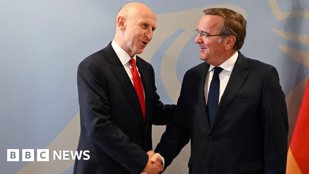 John Healey shakes hands with Boris Pistorius