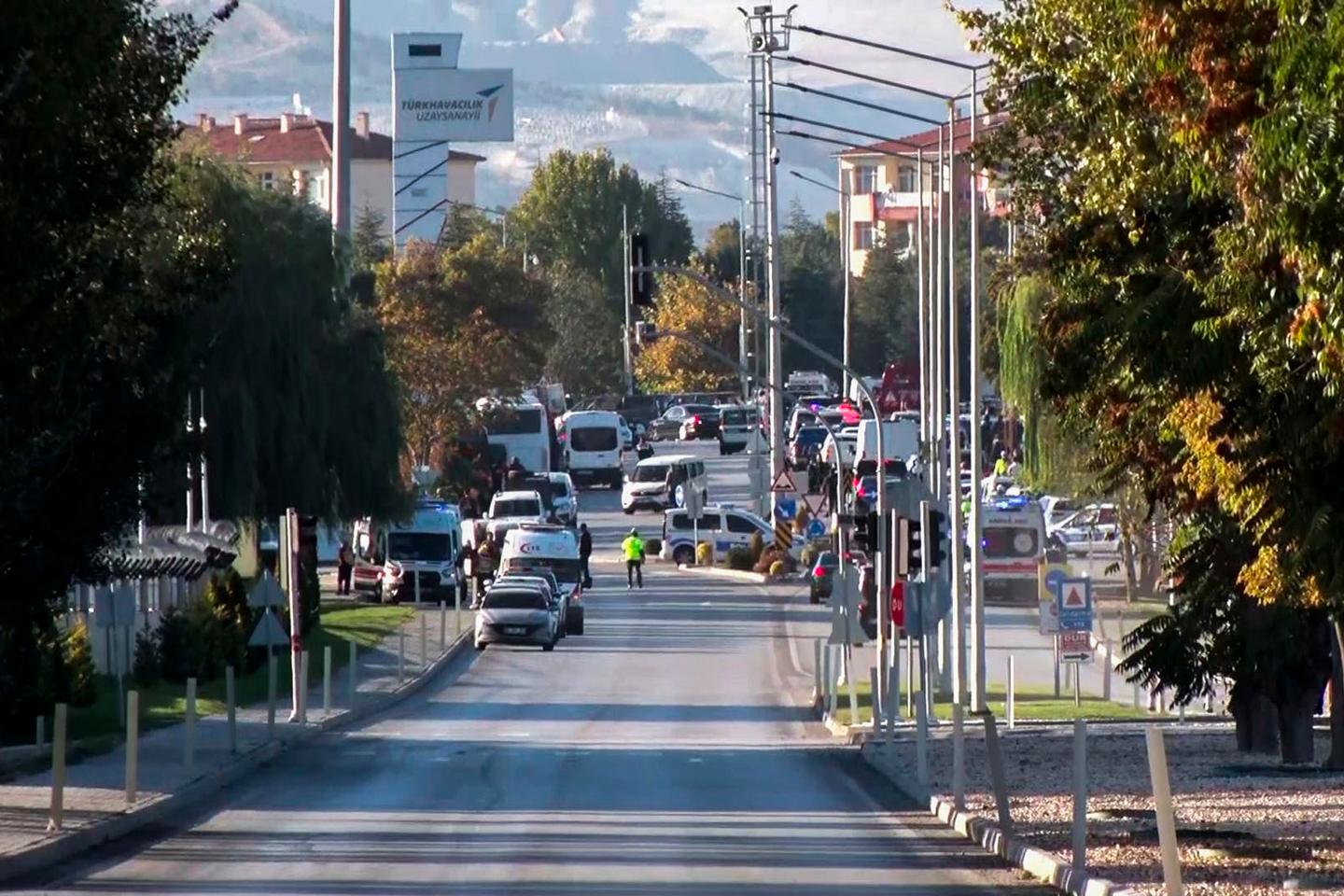 trois morts et quatorze blessés près d’Ankara ; le gouvernement dénonce une « attaque terroriste »