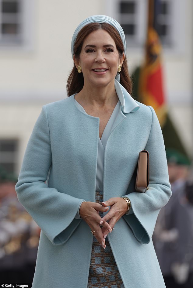 Mary wore her brunette tresses down in a wavy blow-dry, which was secured by her stylish hair accessory