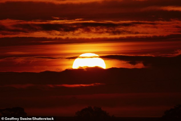 OXFORDSHIRE: The days sun rises on a misty morning in the countryside