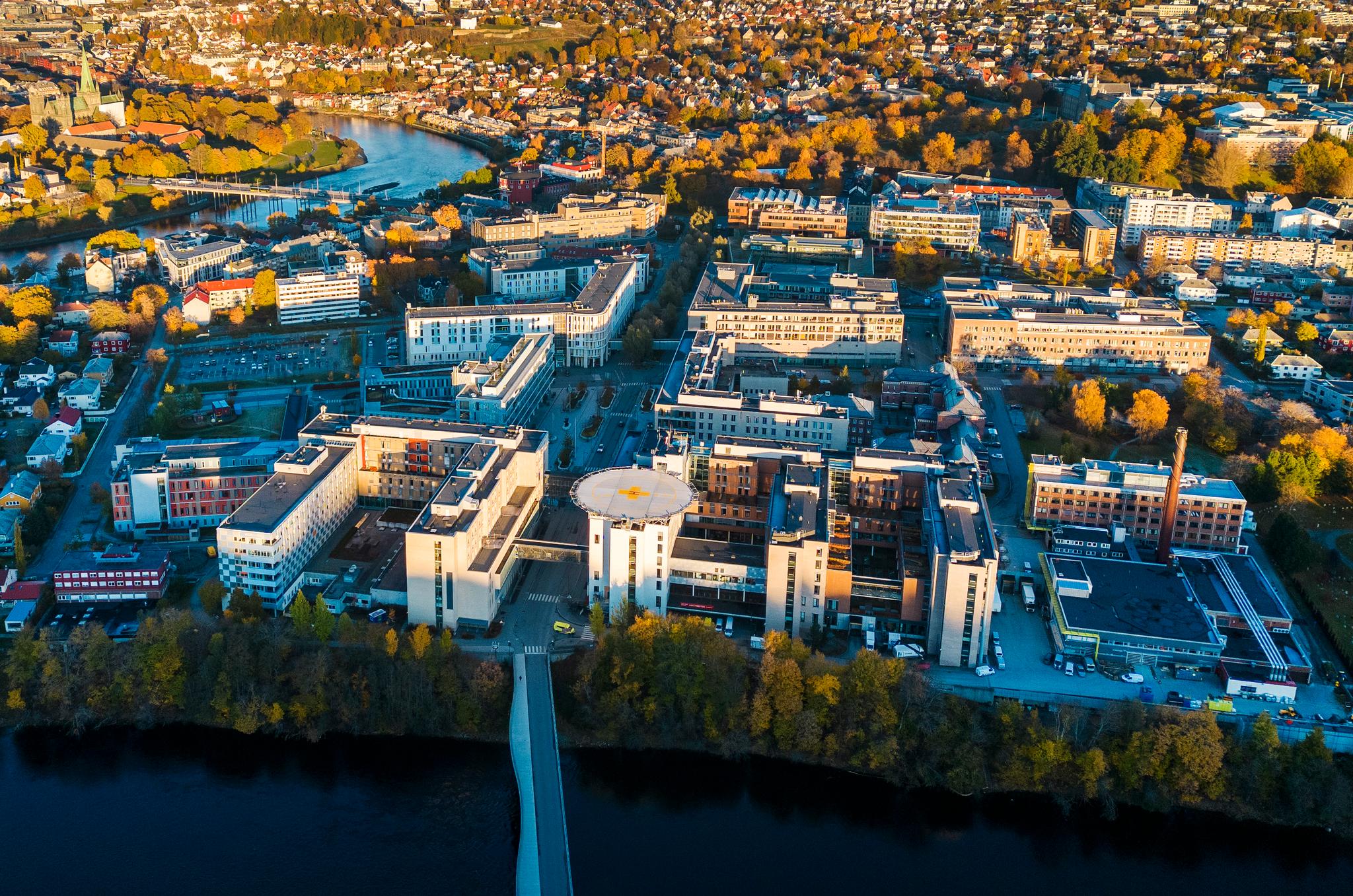 St. Olavs hospital i Trondheim har 11.000 ansatte. Helseplattformen har ført til mye misnøye.