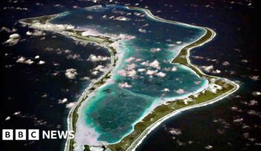 UK hands sovereignty of Chagos Islands to Mauritius