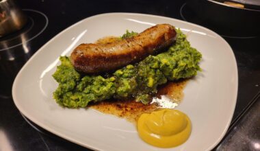 "Stoemp" d'épinard, saucisse de campagne, moutarde de Dijon