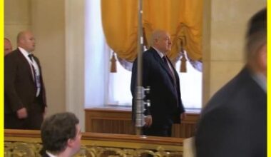 Alexander Lukashenko could not climb the stairs in the Kremlin on his own, the Belarusian dictator had to be lifted by an elevator