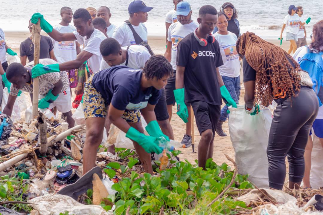 EU Delegation to Sierra Leone and local partners tackle plastic pollution in 7th edition of Beach Clean-Up Day