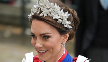 Kates headpiece was a tiara