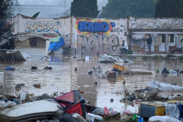 Una zona de tugurios inundada se muestra en Picanya, cerca de Valencia, este de España, el 30 de octubre de 2024. (Foto de José Jordán / AFP).