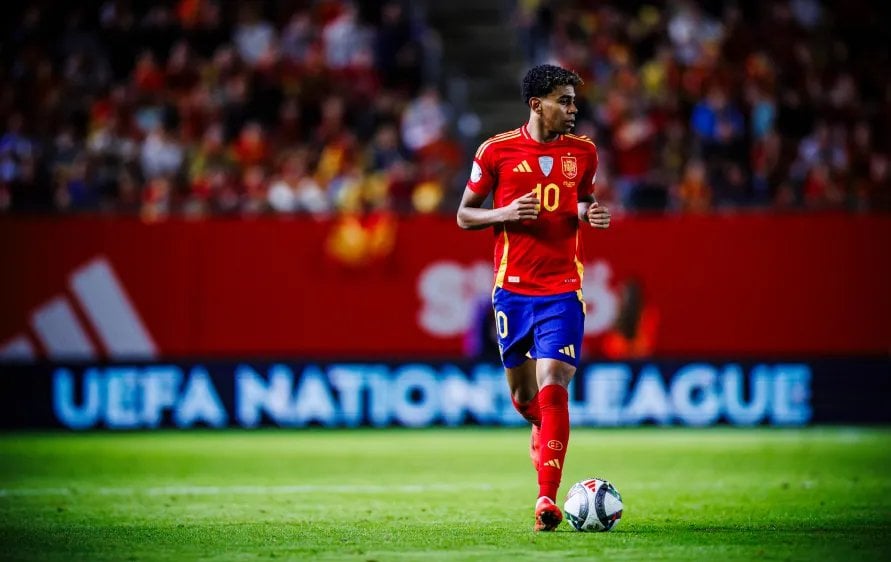 𝐎𝐅𝐅𝐈𝐂𝐈𝐀𝐋 𝐒𝐓𝐀𝐓𝐄𝐌𝐄𝐍𝐓 from RFEF: Lamine Yamal doesn't suffer from any injury. He just has a muscle strain. He leaves the Spain NT camp and returns to Barcelona.