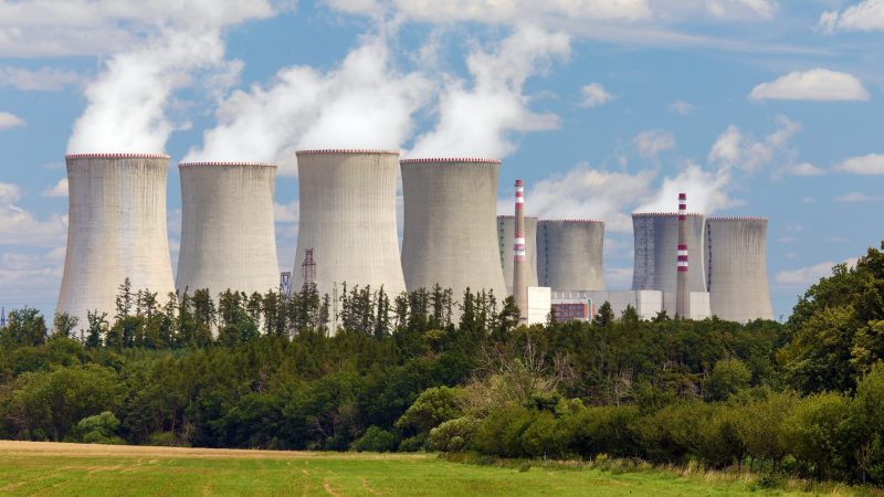 Czech anti-monopoly office halts progress of nuclear tender – Euractiv