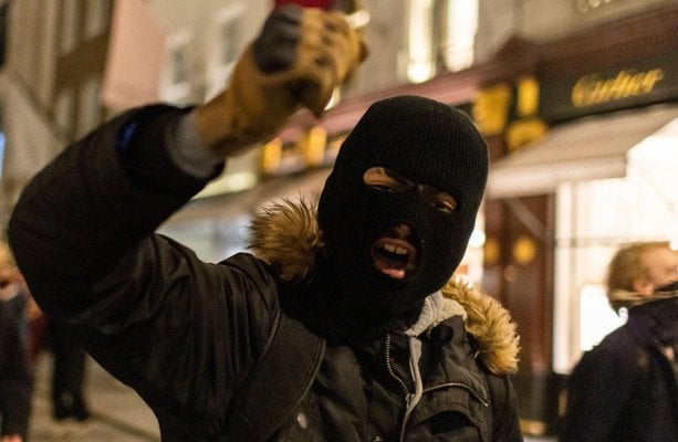 Legislation allowing Gardaí to direct people to remove face coverings at protests is approved