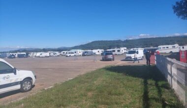 "On nous a mis au pied du mur", plus de 600 caravanes de gens du voyage s'installent sur l'aérodrome de Carpentras