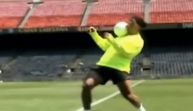 Ronaldinho showing off his skills in training