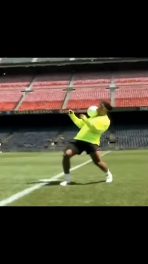 Ronaldinho showing off his skills in training