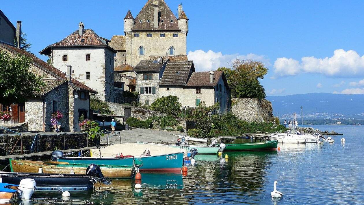 Surnommée « la perle du Léman », cette cité médiévale est un des plus beaux villages de France