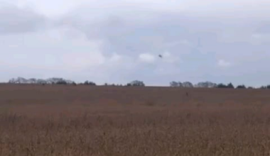 Ukrainian farmers filmed a close flyby of an Ukrainian Su-24MR at very low altitude.