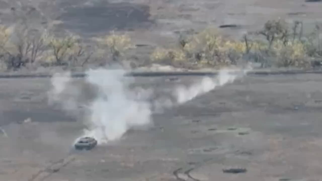 Ukrainian Leopard 2A4 tank fires at Russian positions in Kurakhovsky direction from close range