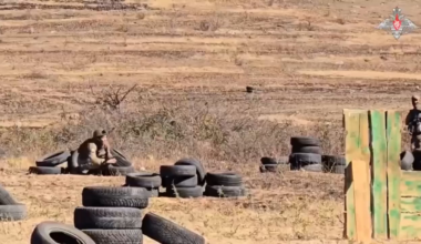 Russian soldiers practicing how to avoid being targeted by FPV drones