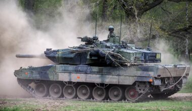 Svenska stridsvagnen Strv 122 hyllas av Ukraina i kriget