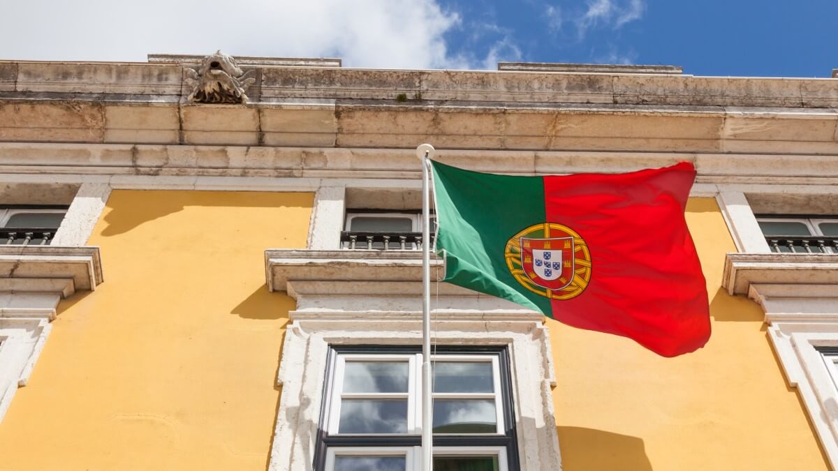 35 Golden Visa Investors Sue Portugal’s AIMA Amid Excessive Permit Delays