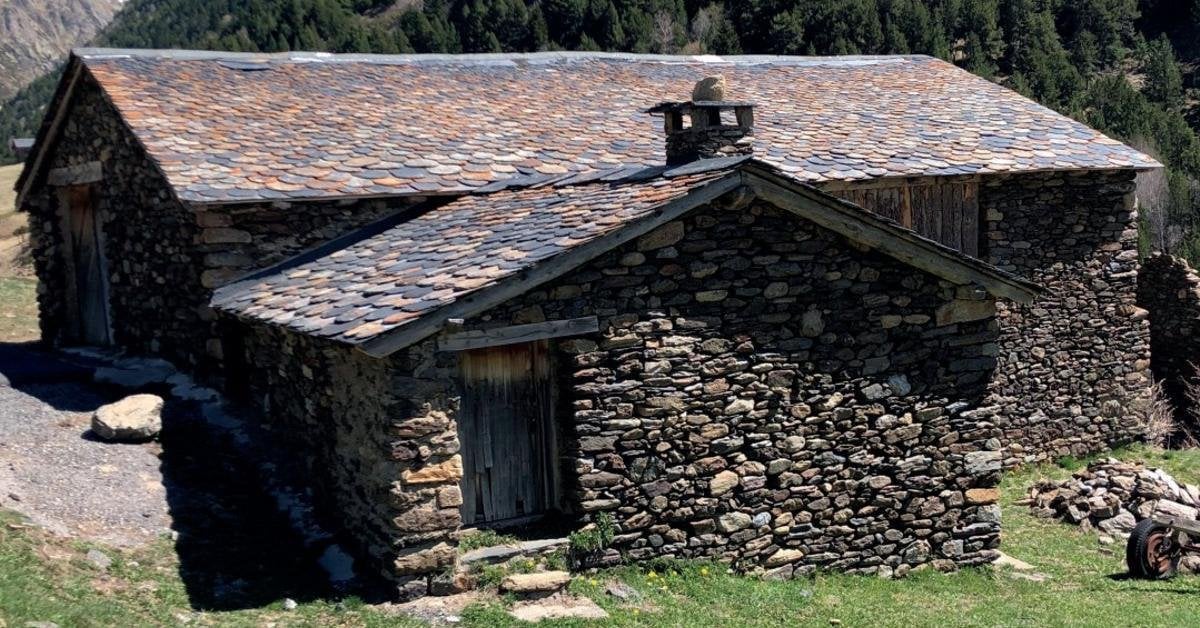 Canillo obliga a construir les bordes amb estètica tradicional