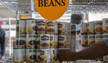 In key swing states, the lines at food banks are growing longer