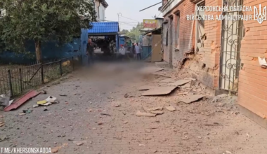 Kherson city under attack. The market and shopping center damaged in result of Russian shelling in morning of 1st October. Few people are died and heavy wounded.